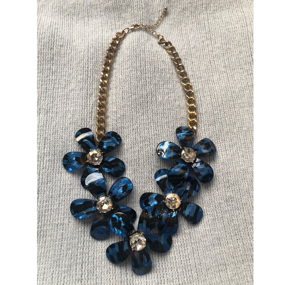 Beautiful Flower Necklace!